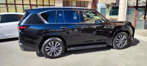 Lexus LX500