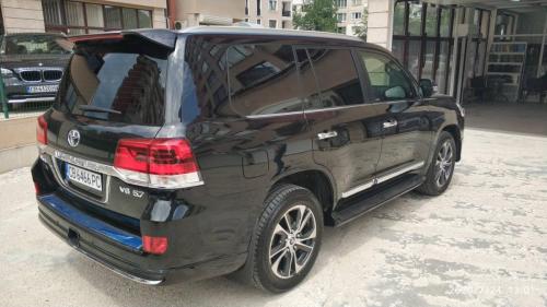 land-cruiser-black-1